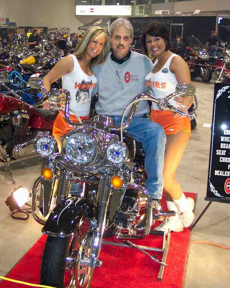 Owens and the Hooter girls